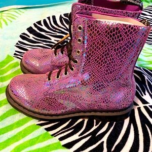 New woman’s boots hard to find! :) size woman’s 11